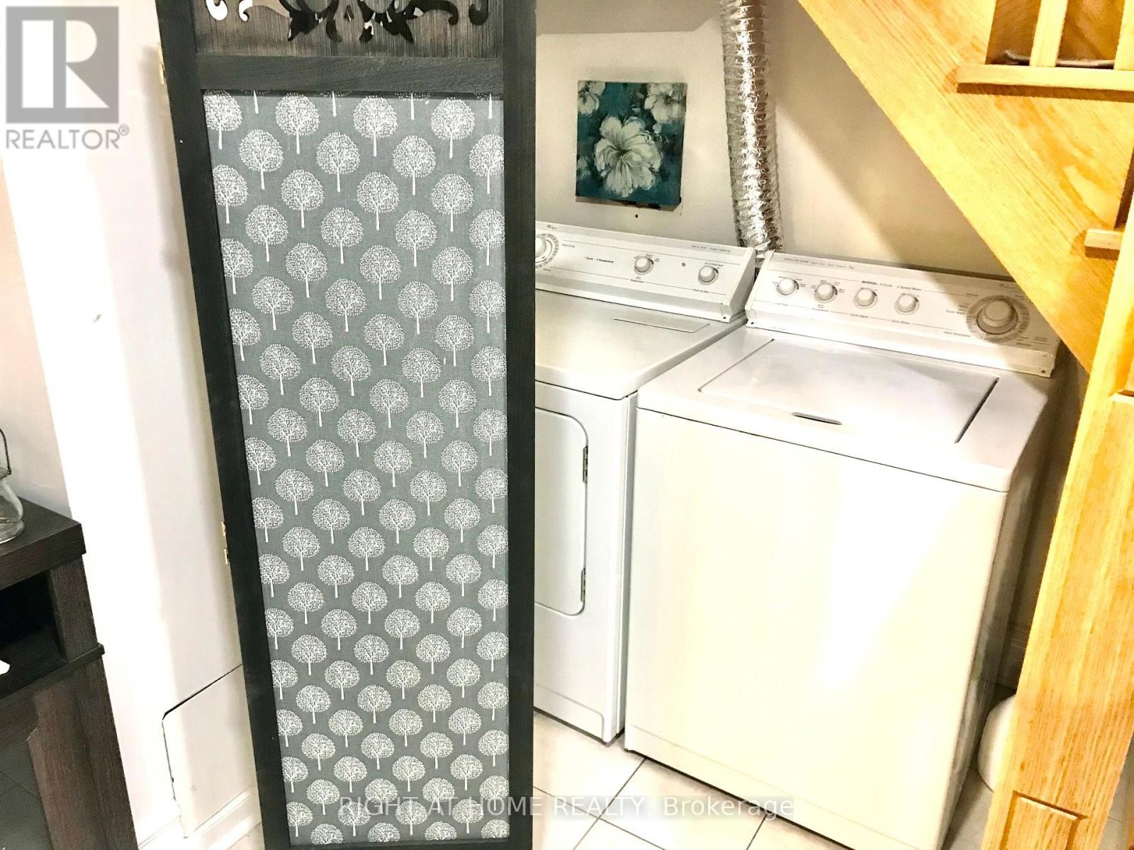 












BASEMENT UNIT - 289 LAURENTIAN AVENUE

,
Mississauga (Hurontario),




Ontario
L4Z2S2

