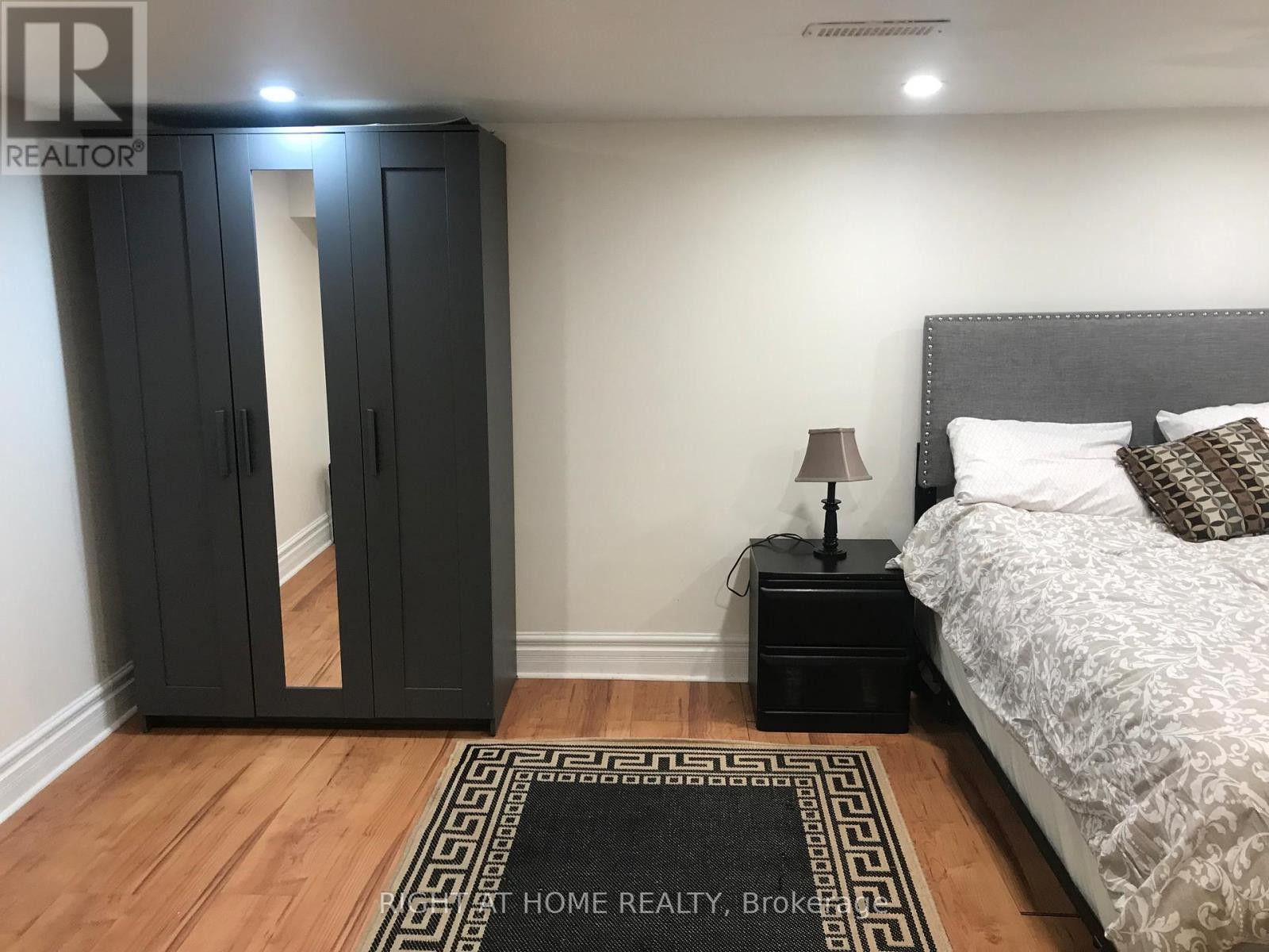 












BASEMENT UNIT - 289 LAURENTIAN AVENUE

,
Mississauga (Hurontario),




Ontario
L4Z2S2

