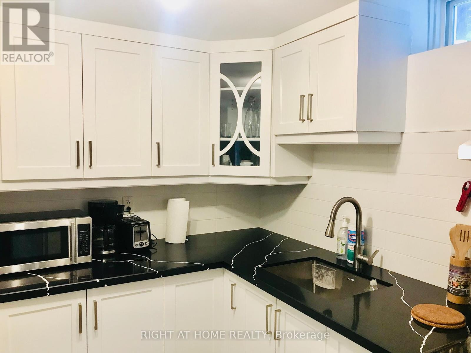 












BASEMENT UNIT - 289 LAURENTIAN AVENUE

,
Mississauga (Hurontario),




Ontario
L4Z2S2

