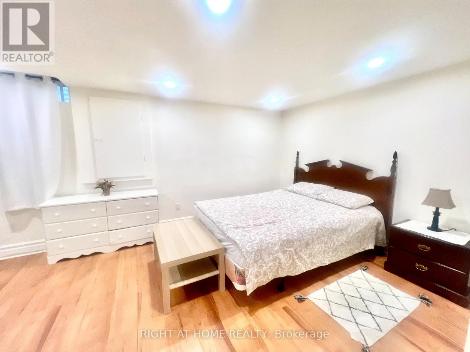 












BASEMENT UNIT - 289 LAURENTIAN AVENUE

,
Mississauga (Hurontario),




Ontario
L4Z2S2

