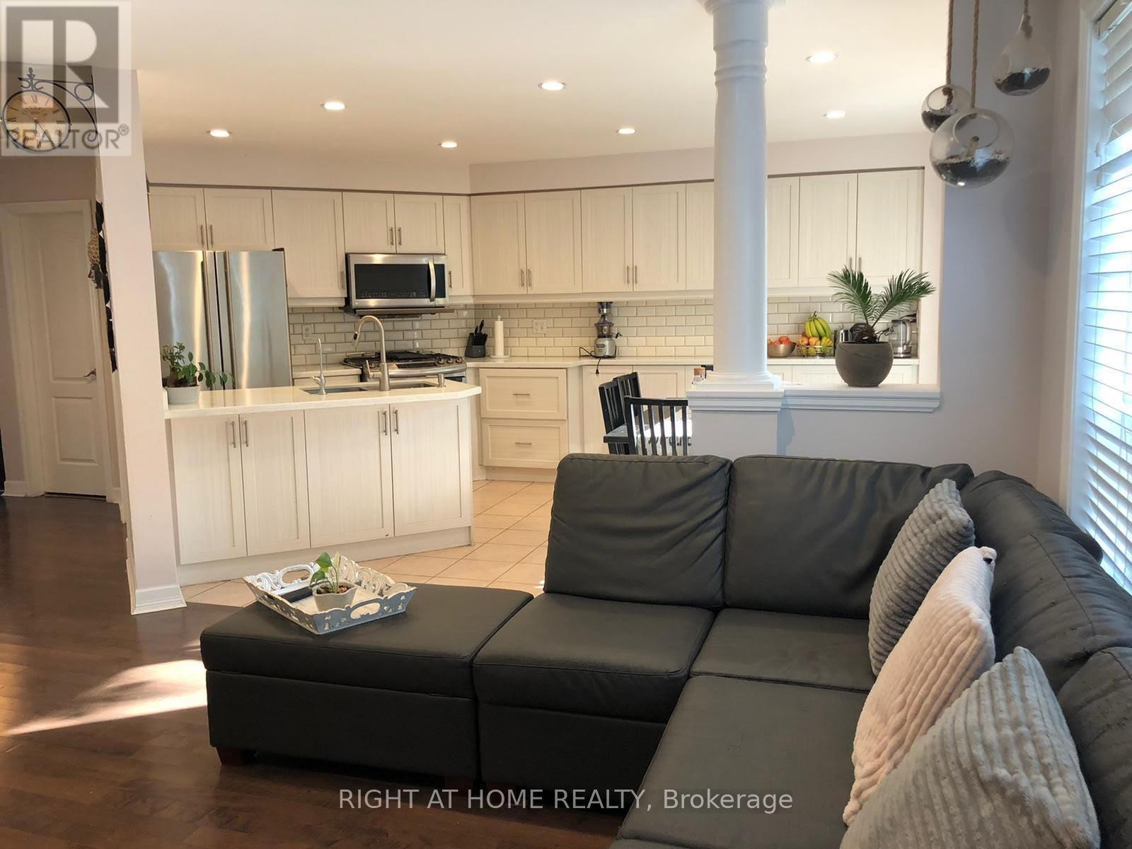 












3919 ARVONA PLACE

,
Mississauga (Churchill Meadows),




Ontario
L5M6L3

