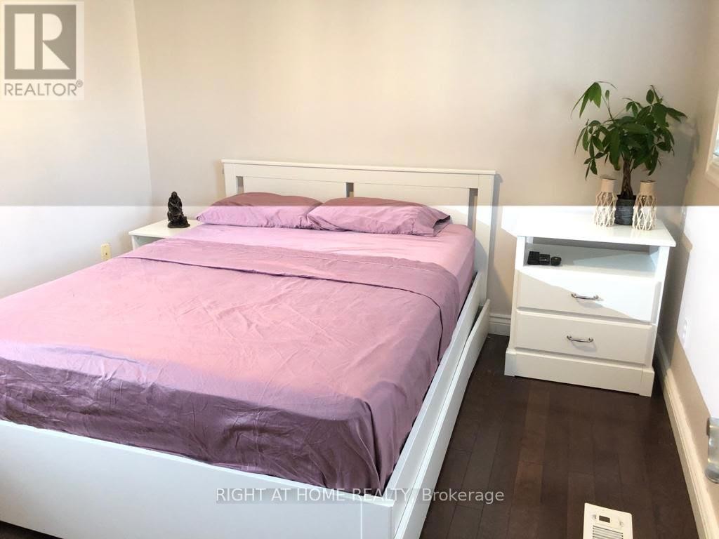 












3919 ARVONA PLACE

,
Mississauga (Churchill Meadows),




Ontario
L5M6L3

