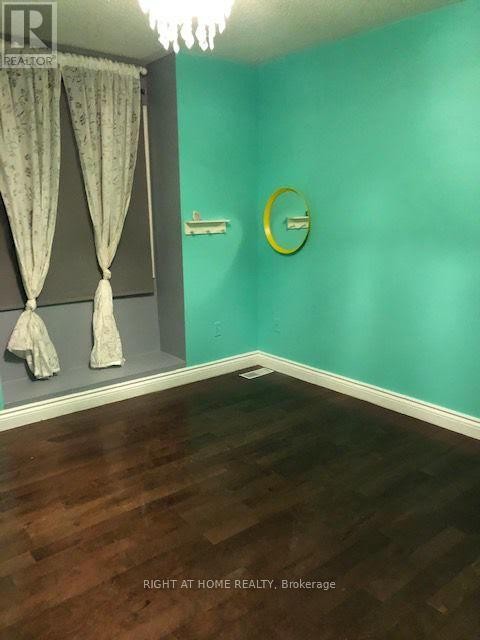 












3919 ARVONA PLACE

,
Mississauga (Churchill Meadows),




Ontario
L5M6L3

