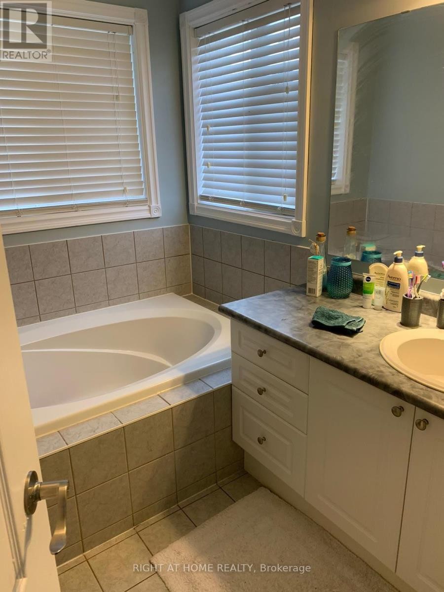 












3919 ARVONA PLACE

,
Mississauga (Churchill Meadows),




Ontario
L5M6L3

