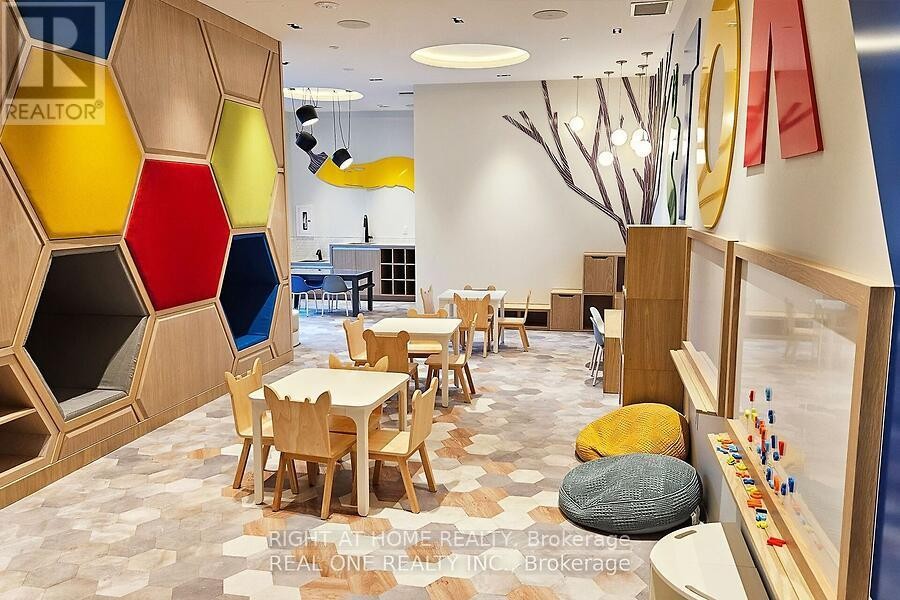 












201 - 10 EVA ROAD

,
Toronto (Etobicoke West Mall),




Ontario
M9C0B3

