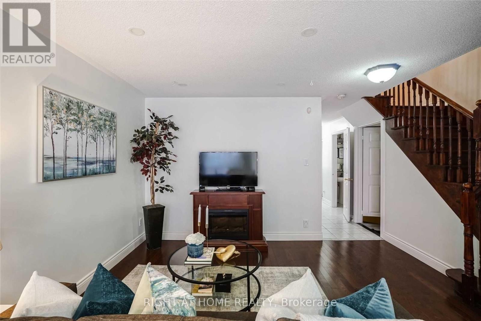 












7438 MAGISTRATE TERRACE

,
Mississauga (Meadowvale Village),




Ontario
L5W1L2

