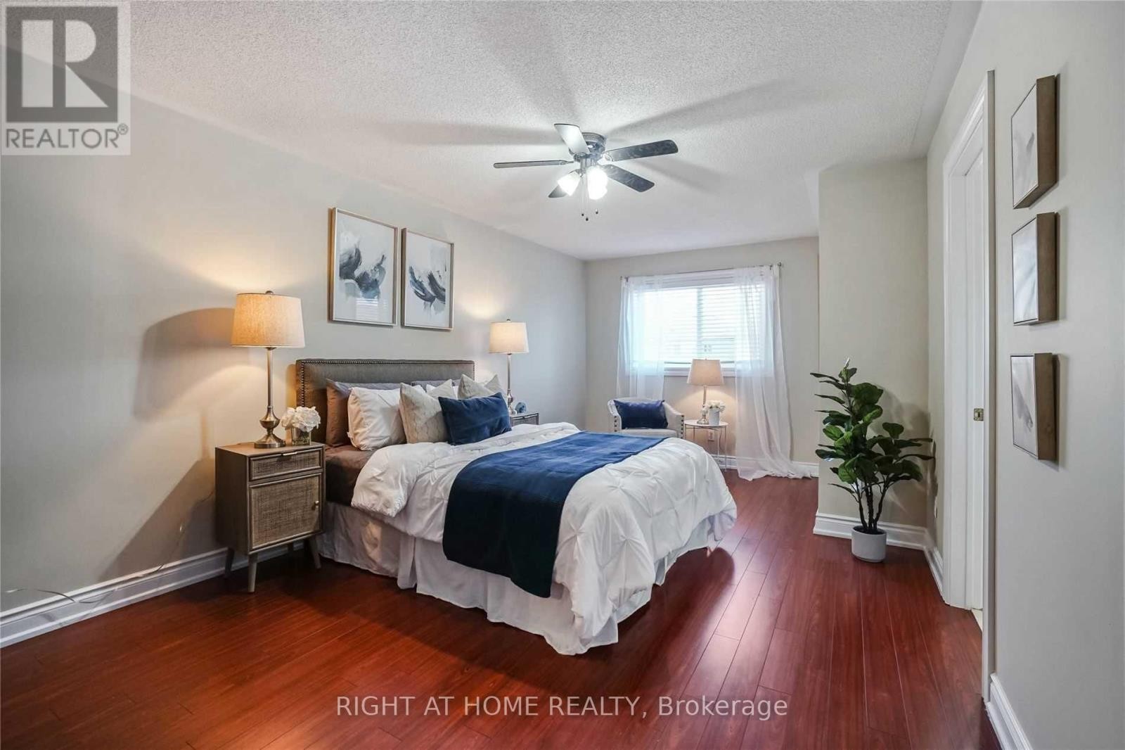 












7438 MAGISTRATE TERRACE

,
Mississauga (Meadowvale Village),




Ontario
L5W1L2

