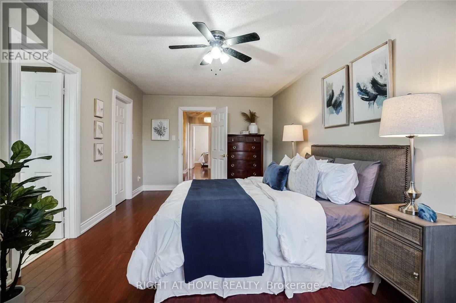 












7438 MAGISTRATE TERRACE

,
Mississauga (Meadowvale Village),




Ontario
L5W1L2

