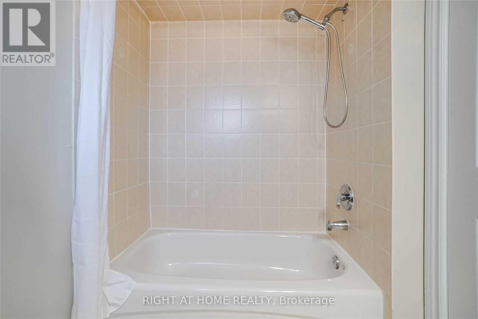 












7438 MAGISTRATE TERRACE

,
Mississauga (Meadowvale Village),




Ontario
L5W1L2

