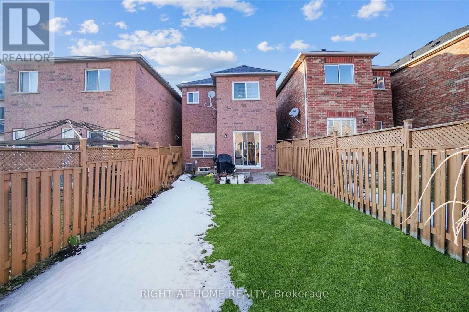 












7438 MAGISTRATE TERRACE

,
Mississauga (Meadowvale Village),




Ontario
L5W1L2


