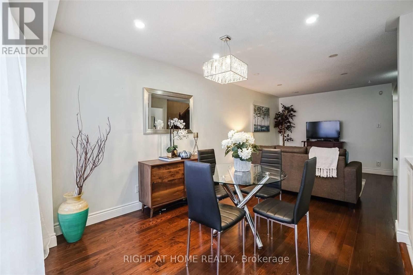 












7438 MAGISTRATE TERRACE

,
Mississauga (Meadowvale Village),




Ontario
L5W1L2

