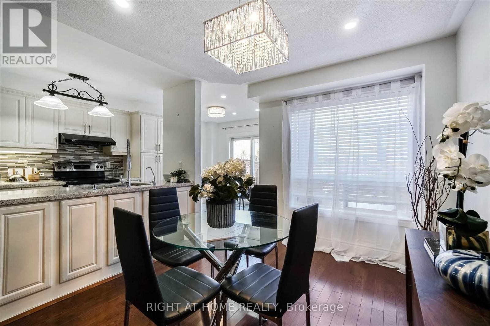 












7438 MAGISTRATE TERRACE

,
Mississauga (Meadowvale Village),




Ontario
L5W1L2

