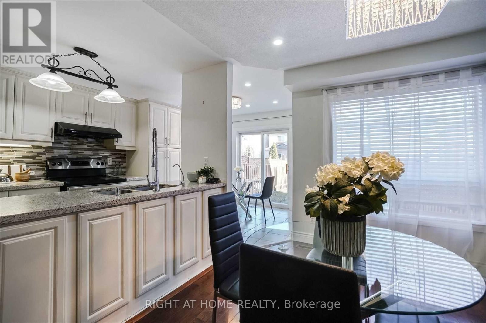 












7438 MAGISTRATE TERRACE

,
Mississauga (Meadowvale Village),




Ontario
L5W1L2

