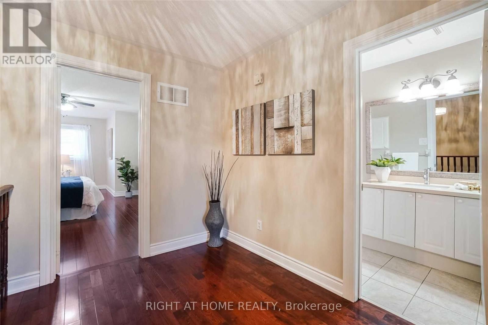 












7438 MAGISTRATE TERRACE

,
Mississauga (Meadowvale Village),




Ontario
L5W1L2

