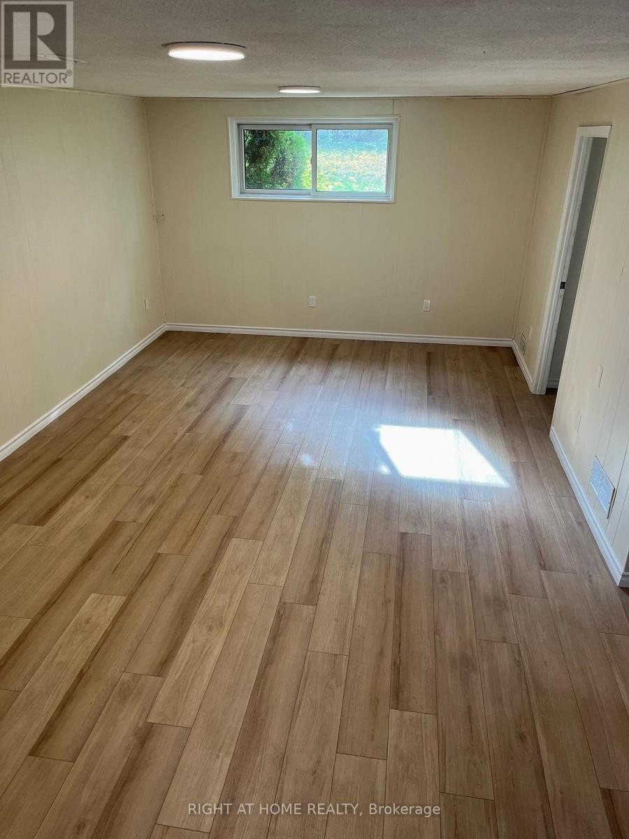 












2550 MAINROYAL STREET

,
Mississauga (Erin Mills),




Ontario
L5L1C9

