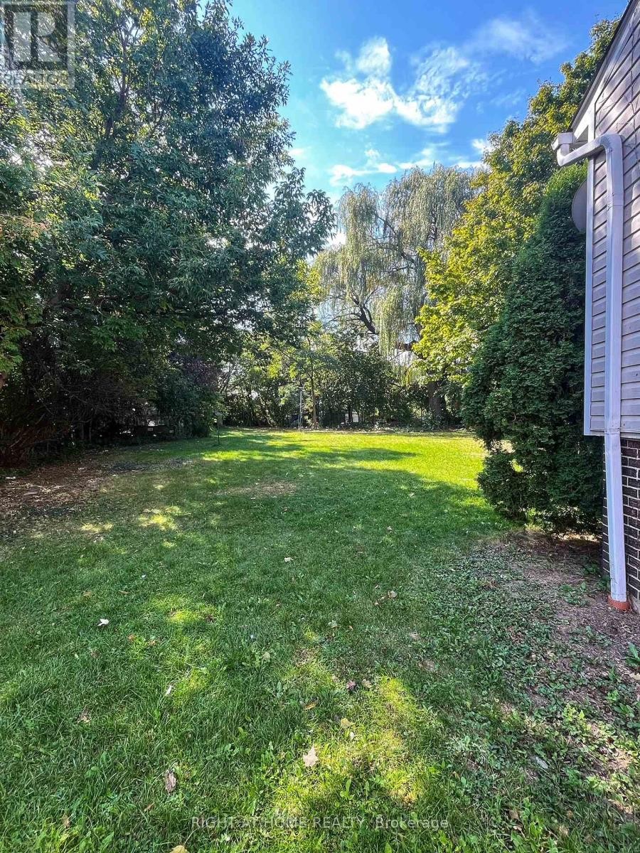 












2550 MAINROYAL STREET

,
Mississauga (Erin Mills),




Ontario
L5L1C9

