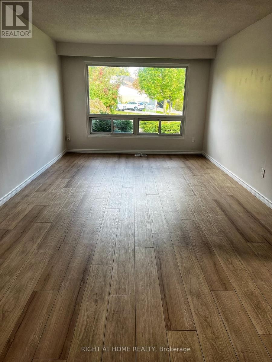 












2550 MAINROYAL STREET

,
Mississauga (Erin Mills),




Ontario
L5L1C9

