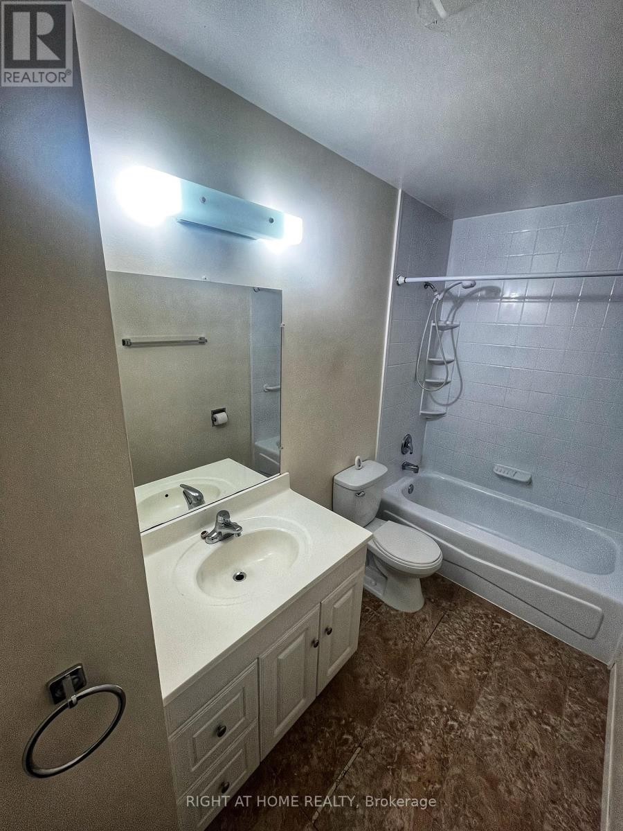 












2550 MAINROYAL STREET

,
Mississauga (Erin Mills),




Ontario
L5L1C9

