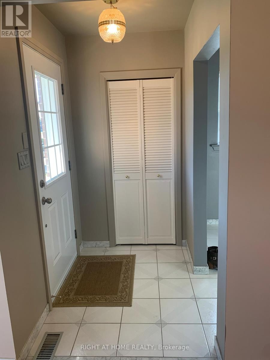 












24 DEAN STREET

,
Brampton (Brampton East),




Ontario
L6W1M6

