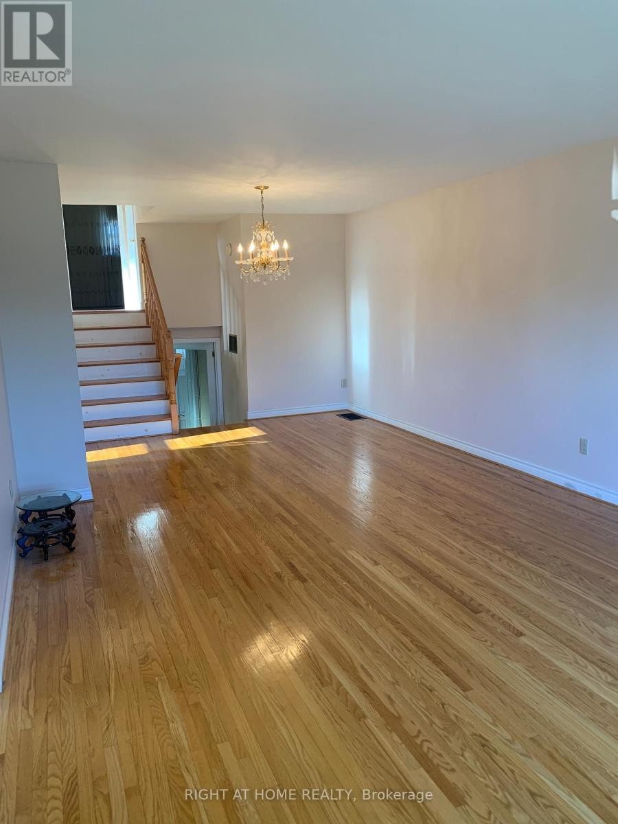 












24 DEAN STREET

,
Brampton (Brampton East),




Ontario
L6W1M6

