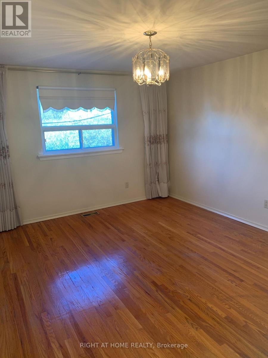 












24 DEAN STREET

,
Brampton (Brampton East),




Ontario
L6W1M6

