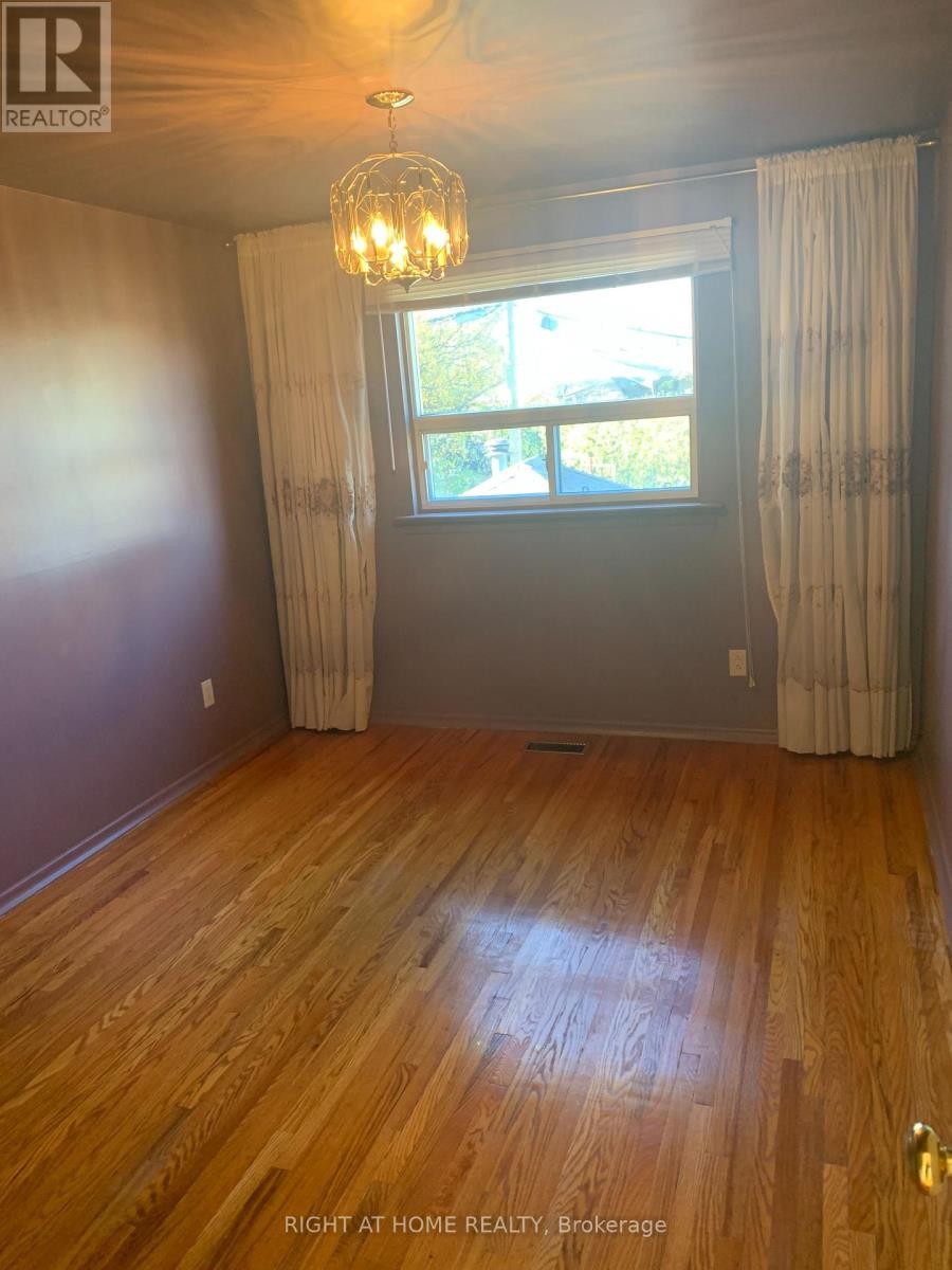 












24 DEAN STREET

,
Brampton (Brampton East),




Ontario
L6W1M6

