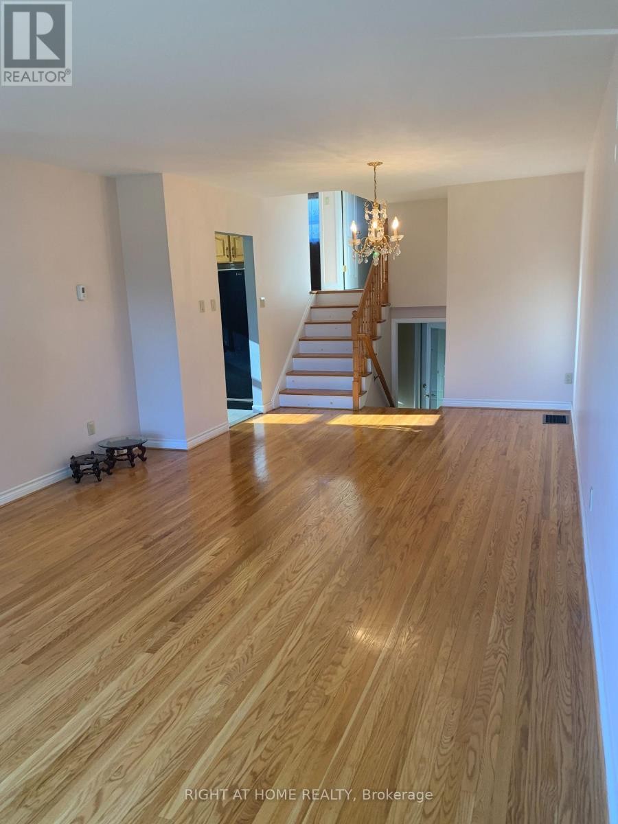 












24 DEAN STREET

,
Brampton (Brampton East),




Ontario
L6W1M6

