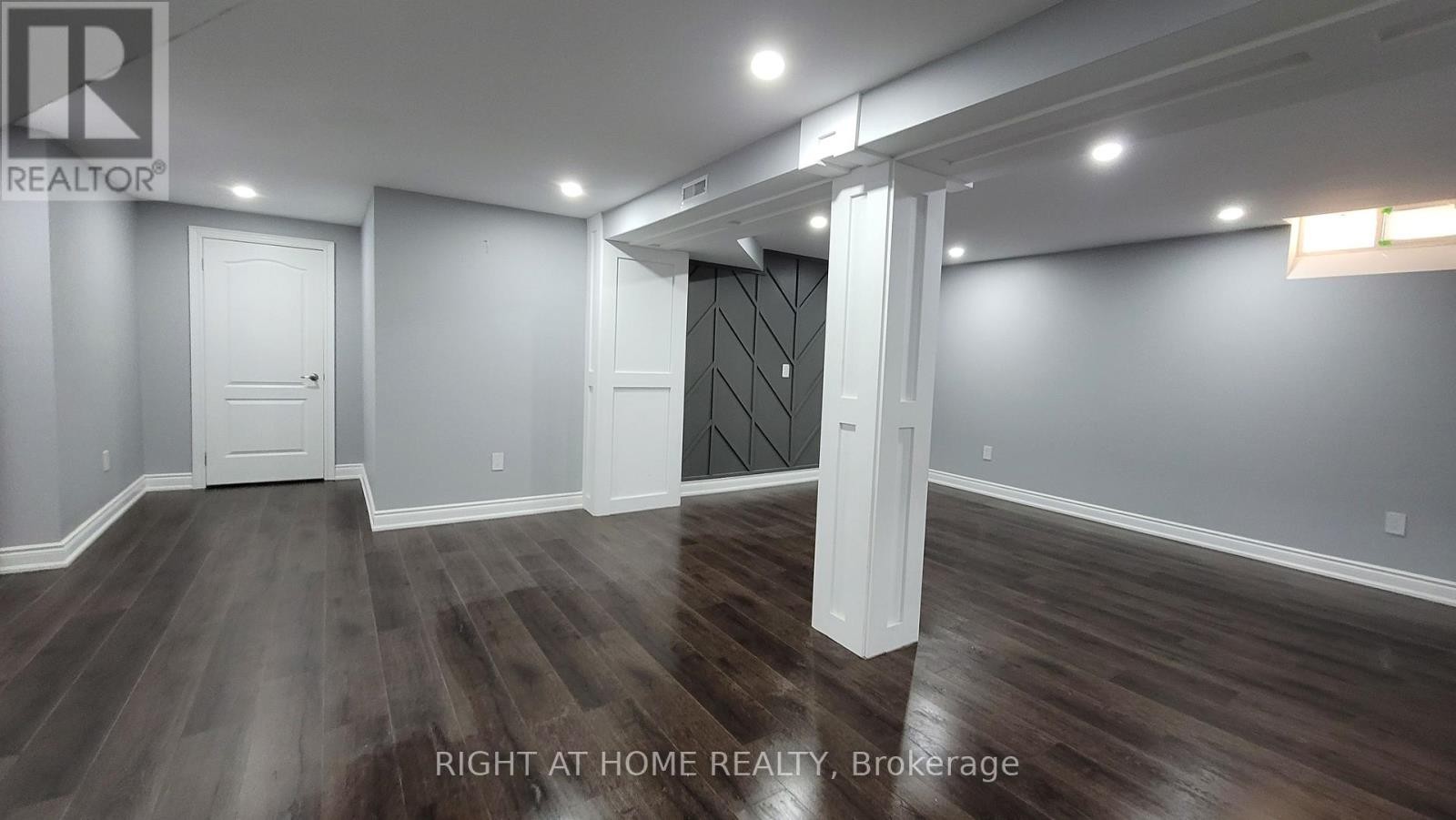 












LOWER LEVEL - 275 RIVER OAKS BOULEVARD W

,
Oakville (RO River Oaks),




Ontario
L6H3V2

