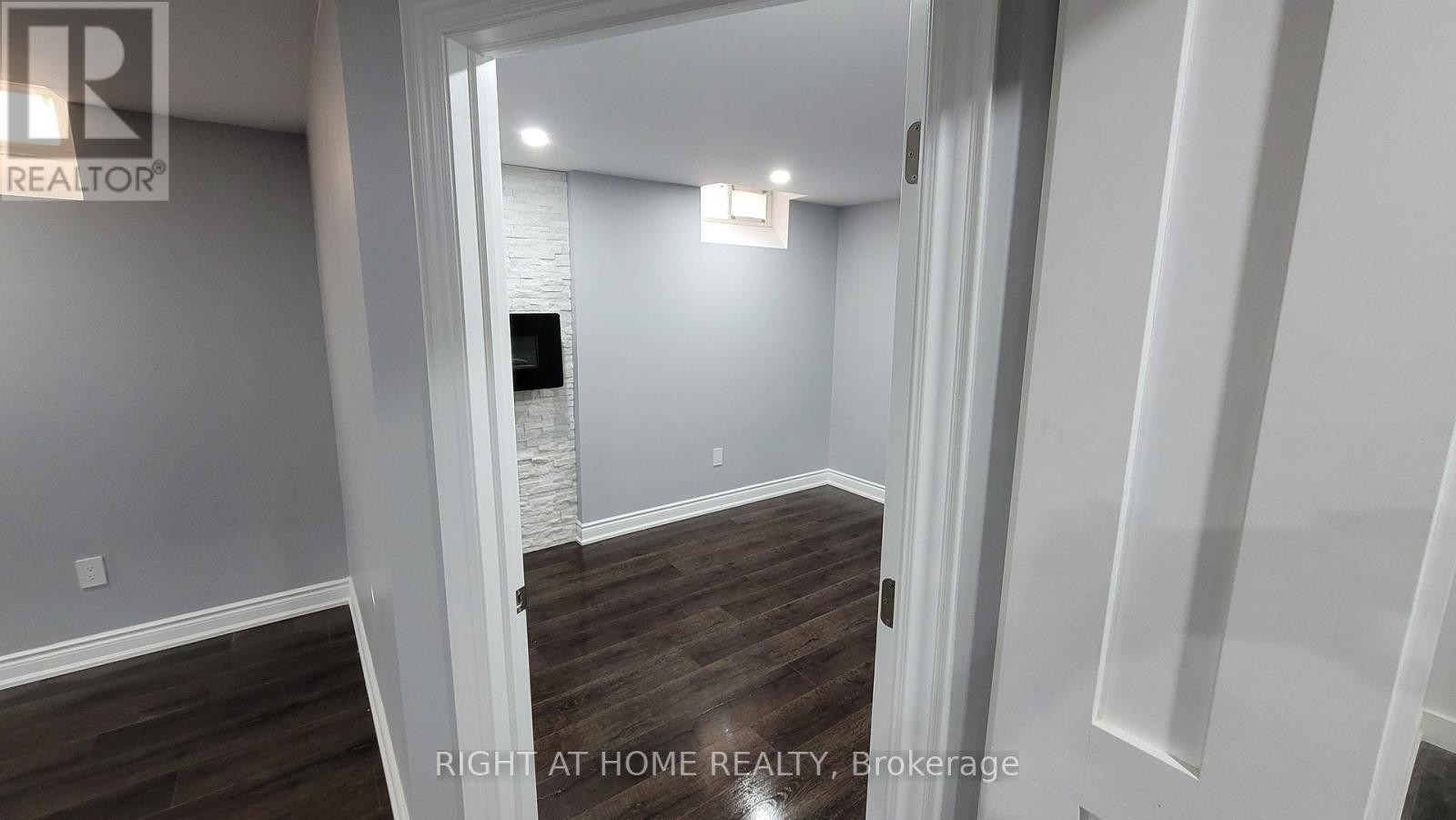 












LOWER LEVEL - 275 RIVER OAKS BOULEVARD W

,
Oakville (RO River Oaks),




Ontario
L6H3V2

