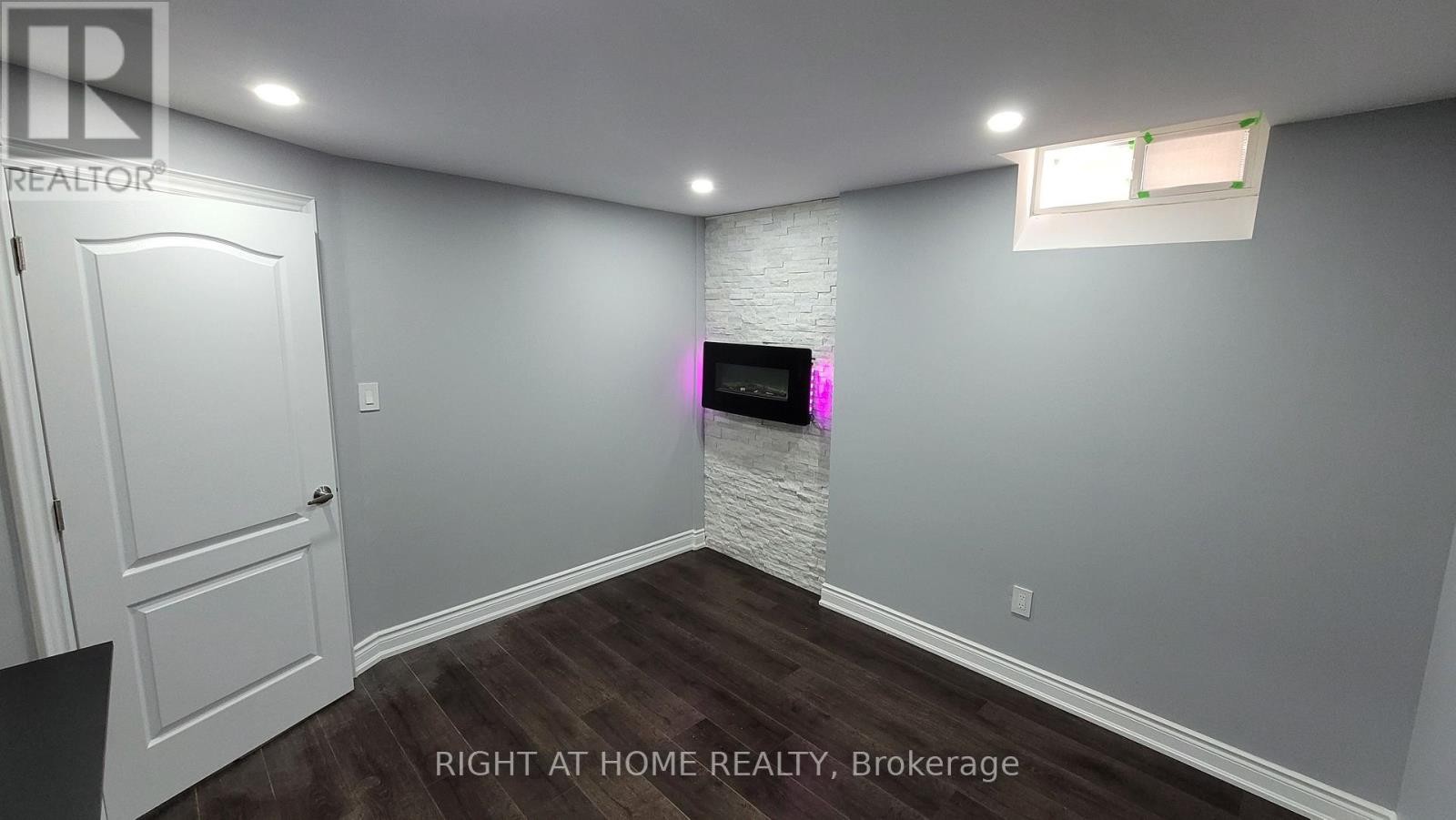 












LOWER LEVEL - 275 RIVER OAKS BOULEVARD W

,
Oakville (RO River Oaks),




Ontario
L6H3V2

