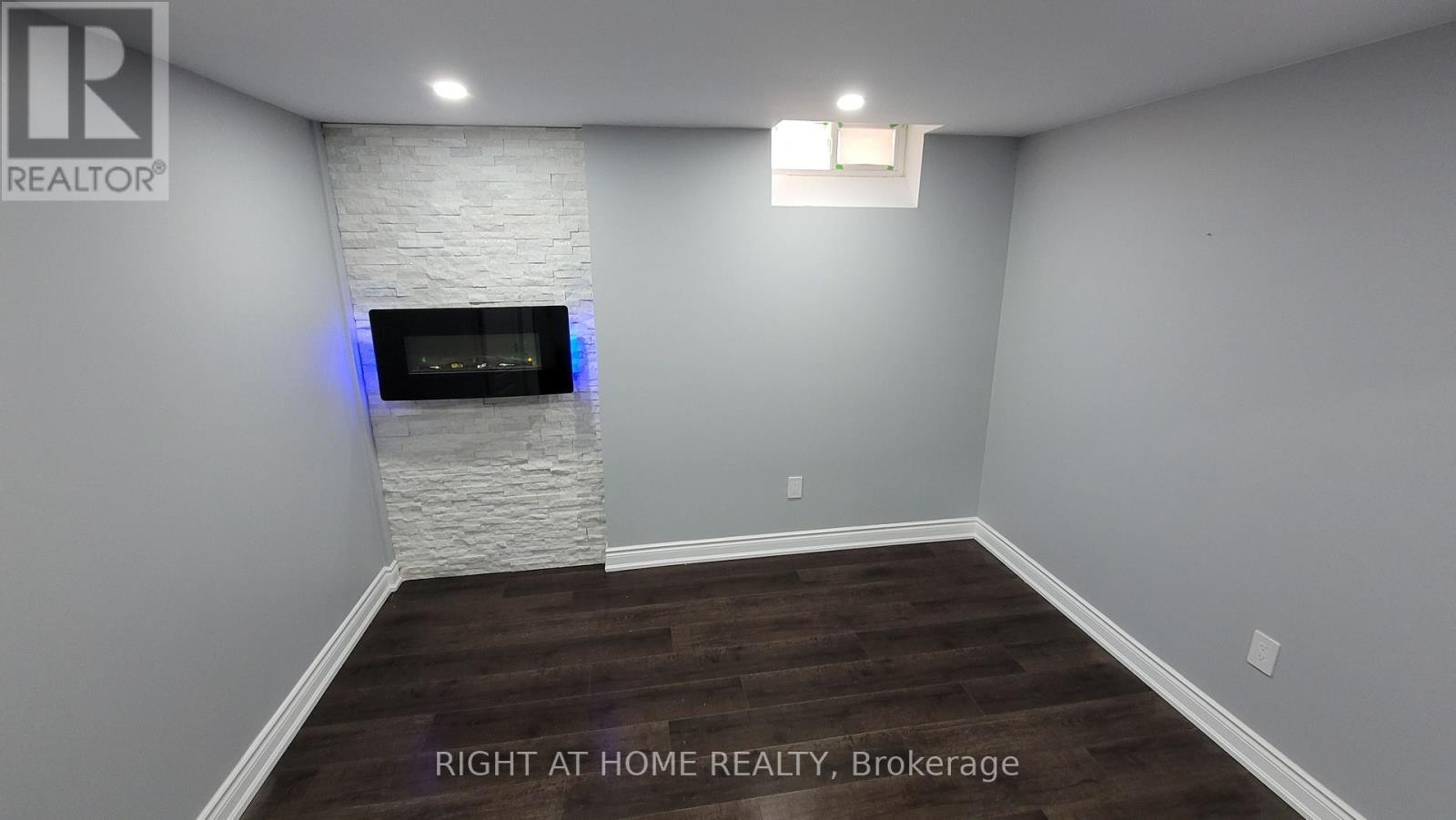 












LOWER LEVEL - 275 RIVER OAKS BOULEVARD W

,
Oakville (RO River Oaks),




Ontario
L6H3V2

