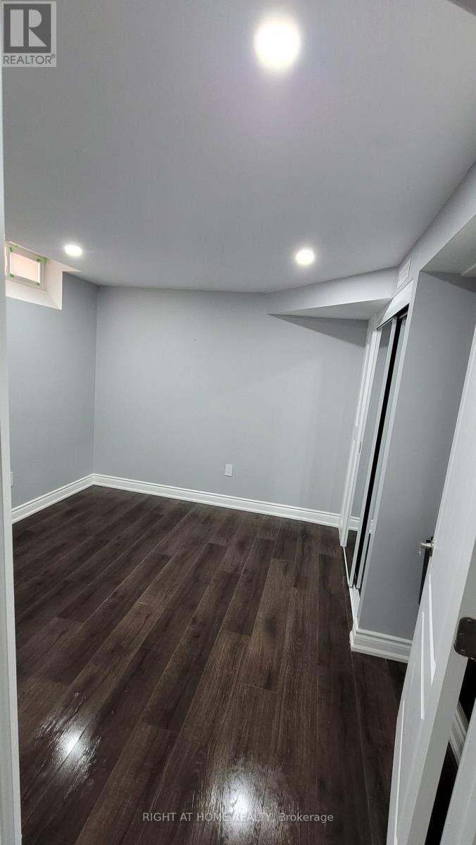 












LOWER LEVEL - 275 RIVER OAKS BOULEVARD W

,
Oakville (RO River Oaks),




Ontario
L6H3V2

