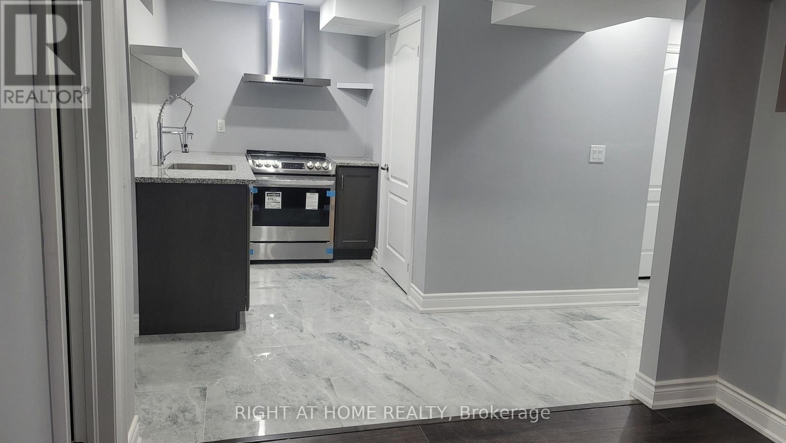 












LOWER LEVEL - 275 RIVER OAKS BOULEVARD W

,
Oakville (RO River Oaks),




Ontario
L6H3V2

