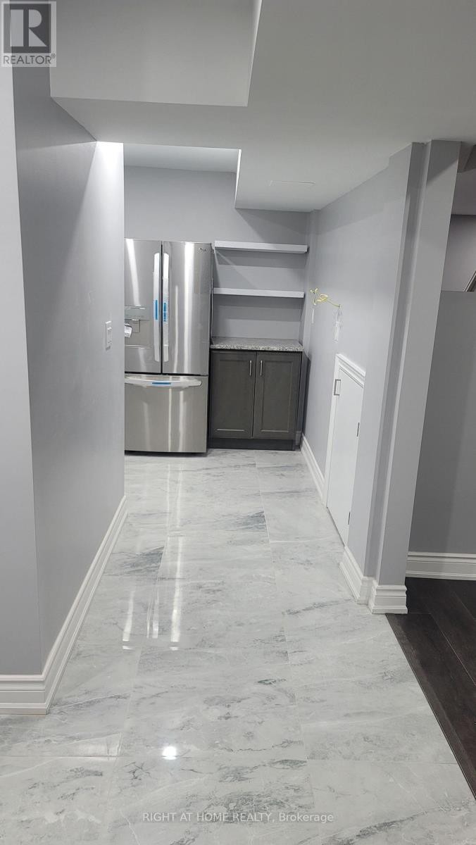 












LOWER LEVEL - 275 RIVER OAKS BOULEVARD W

,
Oakville (RO River Oaks),




Ontario
L6H3V2

