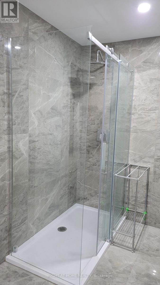 












LOWER LEVEL - 275 RIVER OAKS BOULEVARD W

,
Oakville (RO River Oaks),




Ontario
L6H3V2

