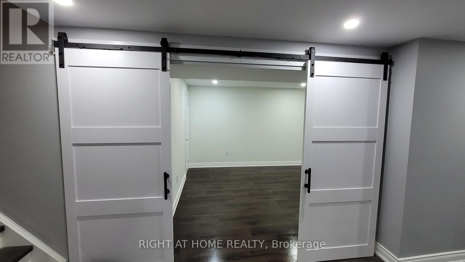 












LOWER LEVEL - 275 RIVER OAKS BOULEVARD W

,
Oakville (RO River Oaks),




Ontario
L6H3V2

