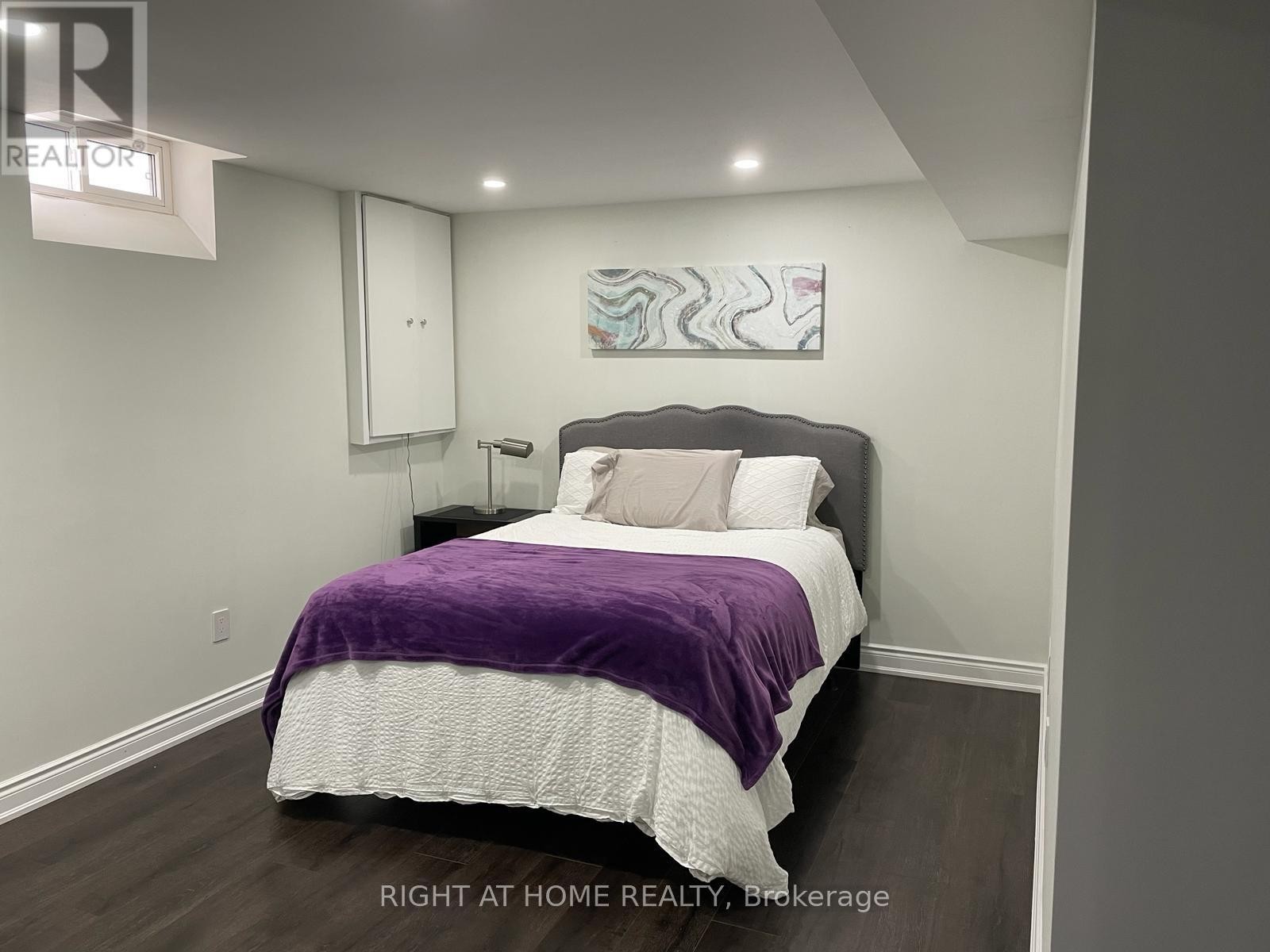 












LOWER LEVEL - 275 RIVER OAKS BOULEVARD W

,
Oakville (RO River Oaks),




Ontario
L6H3V2

