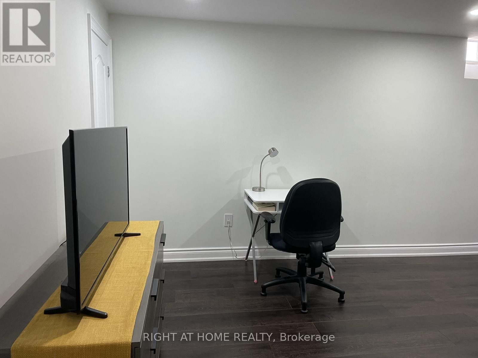 












LOWER LEVEL - 275 RIVER OAKS BOULEVARD W

,
Oakville (RO River Oaks),




Ontario
L6H3V2

