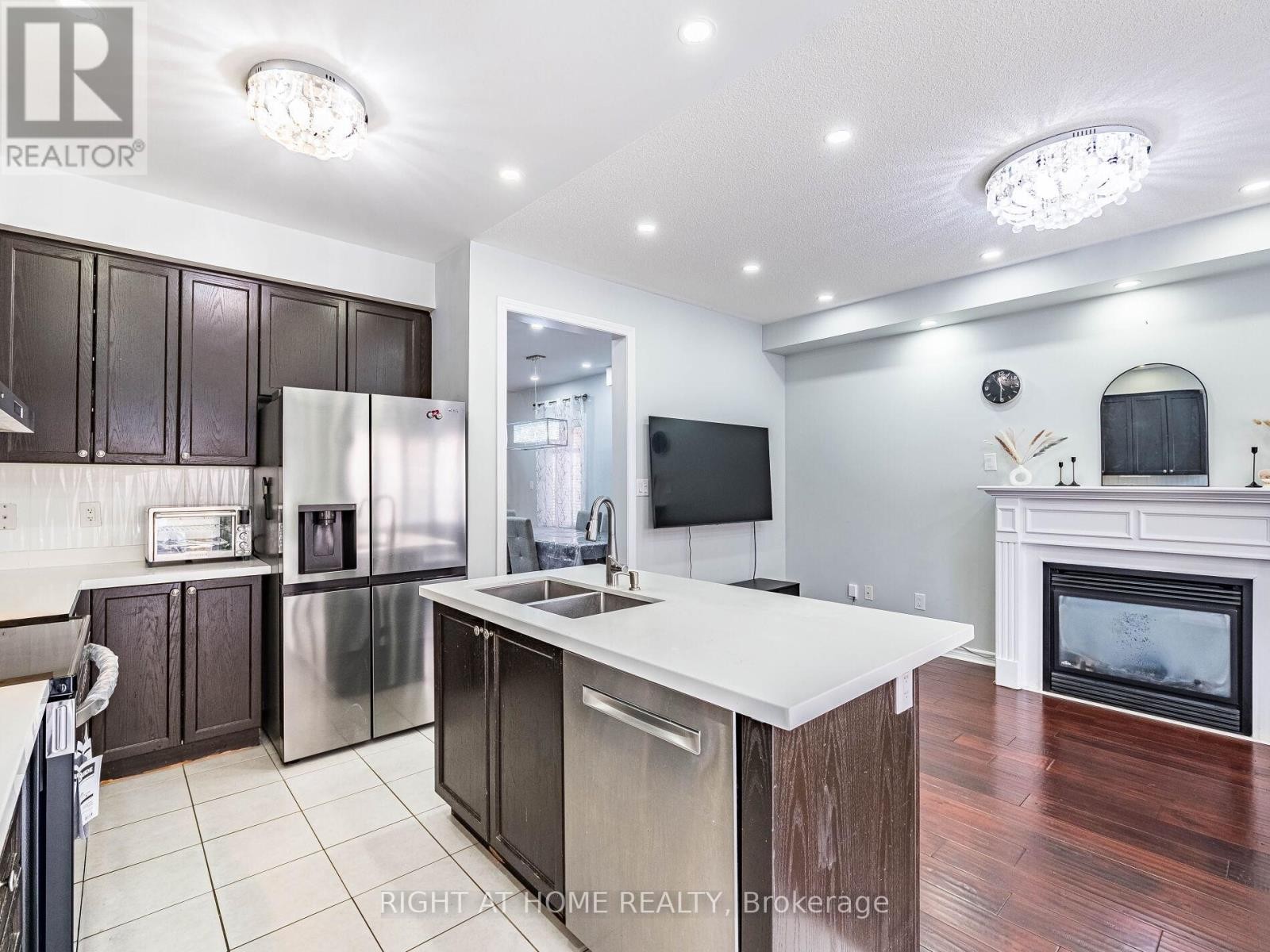 












1302 RUDDY CRESCENT

,
Milton (BE Beaty),




Ontario
L9T8M3

