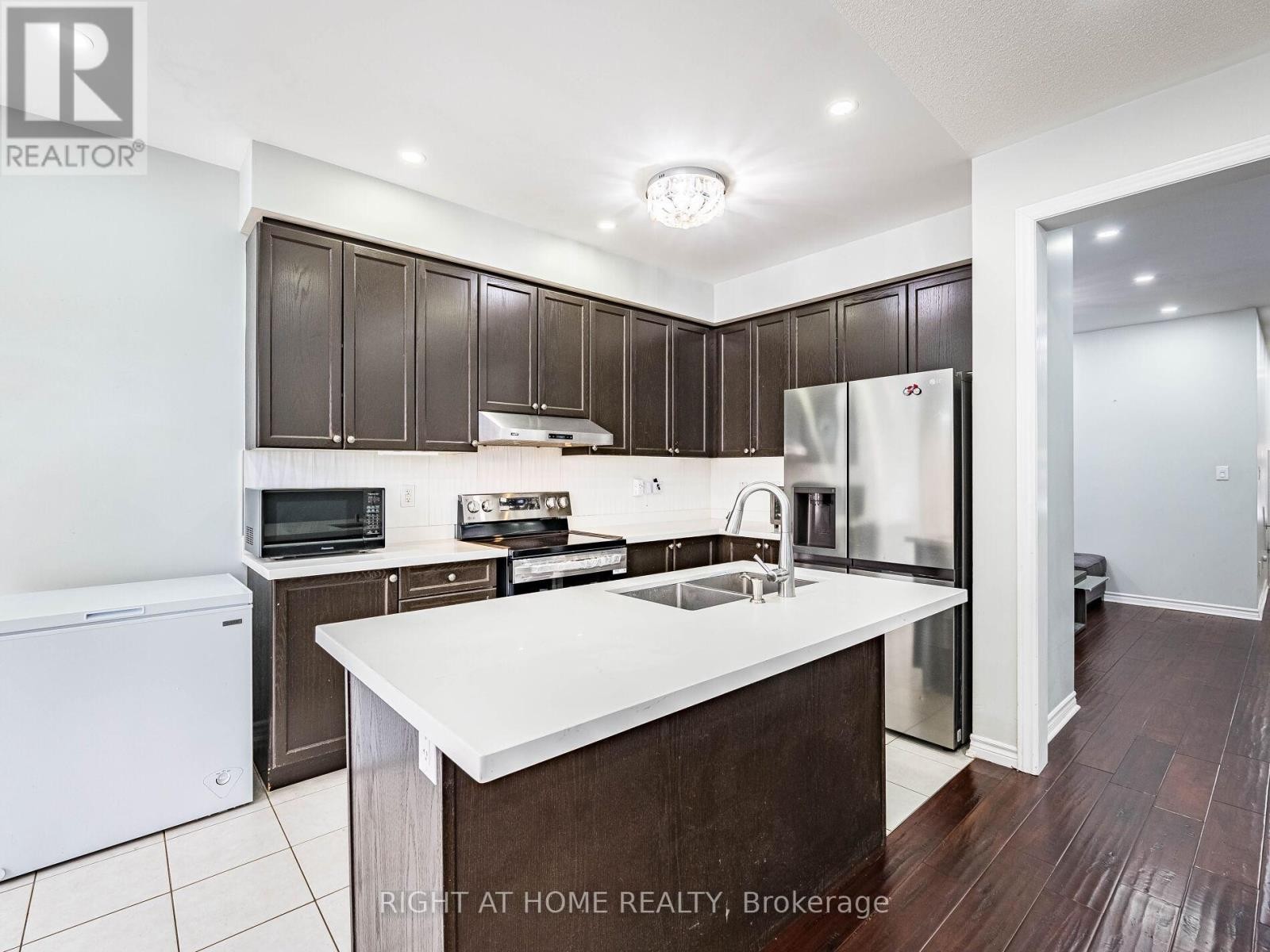 












1302 RUDDY CRESCENT

,
Milton (BE Beaty),




Ontario
L9T8M3

