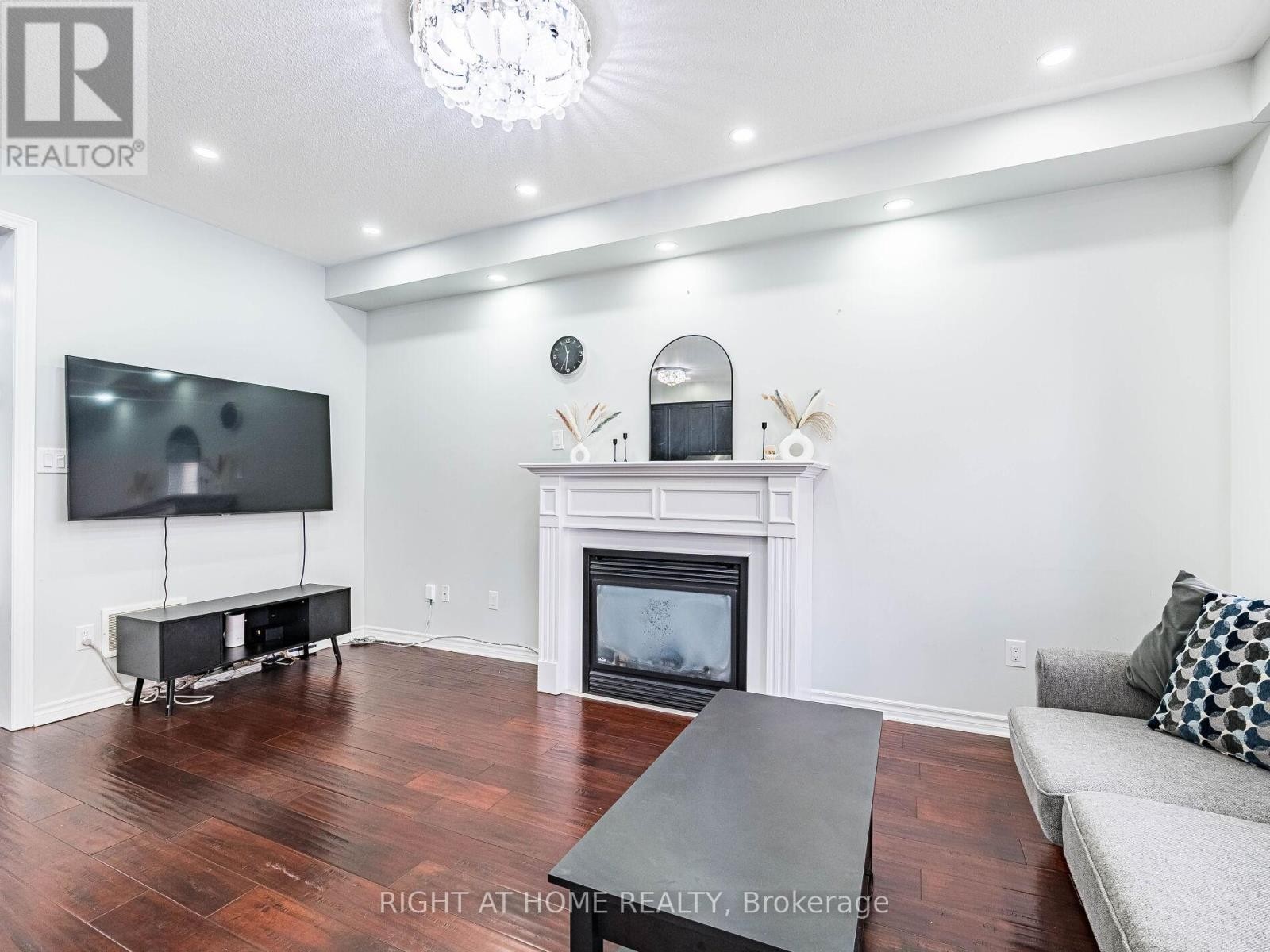 












1302 RUDDY CRESCENT

,
Milton (BE Beaty),




Ontario
L9T8M3

