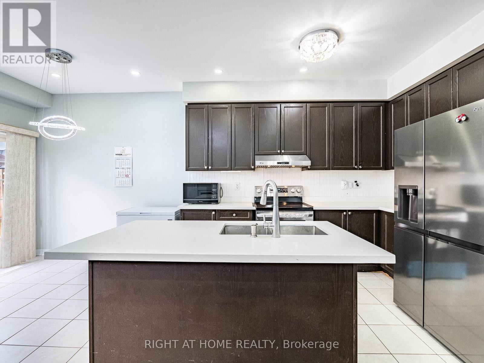 












1302 RUDDY CRESCENT

,
Milton (BE Beaty),




Ontario
L9T8M3

