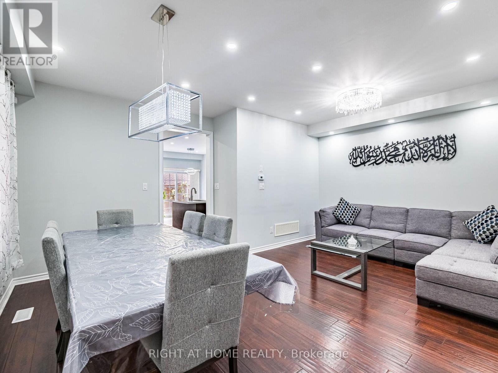 












1302 RUDDY CRESCENT

,
Milton (BE Beaty),




Ontario
L9T8M3

