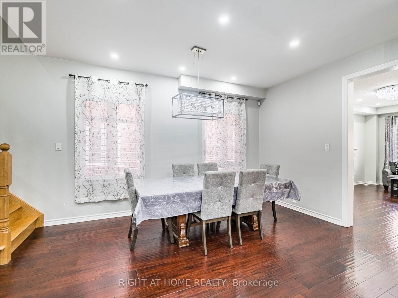 












1302 RUDDY CRESCENT

,
Milton (BE Beaty),




Ontario
L9T8M3

