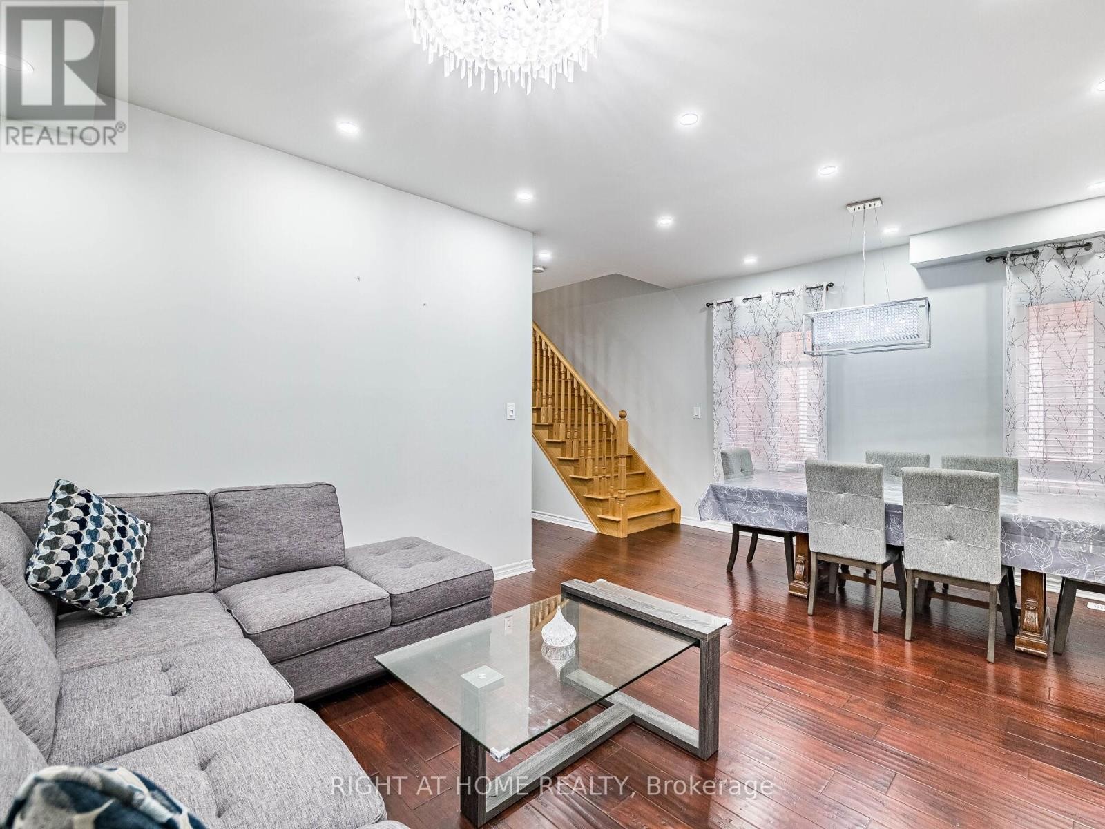 












1302 RUDDY CRESCENT

,
Milton (BE Beaty),




Ontario
L9T8M3

