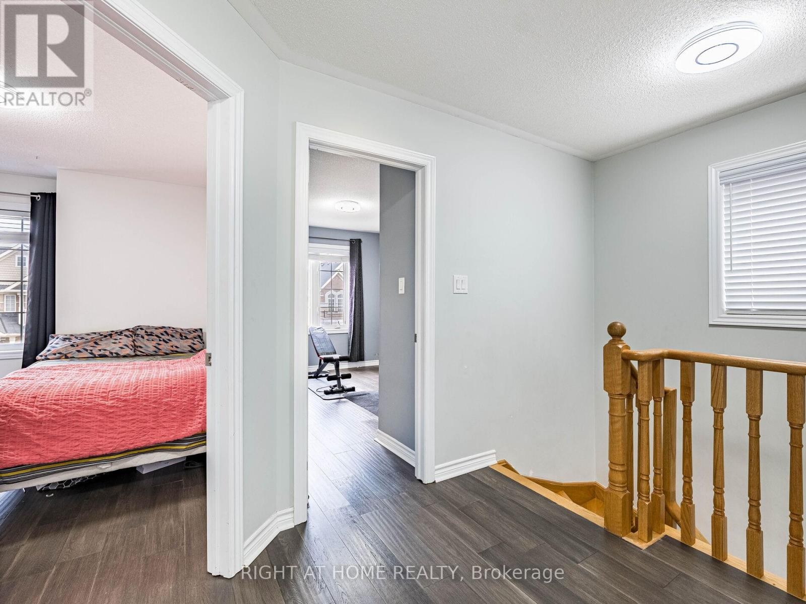 












1302 RUDDY CRESCENT

,
Milton (BE Beaty),




Ontario
L9T8M3

