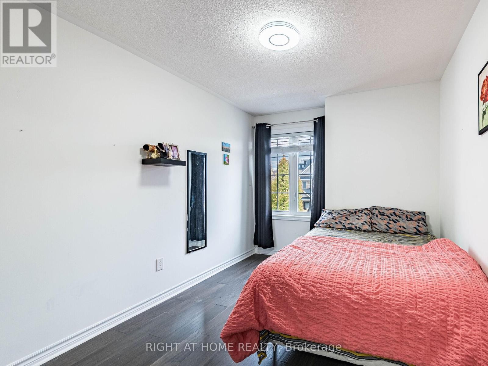 












1302 RUDDY CRESCENT

,
Milton (BE Beaty),




Ontario
L9T8M3

