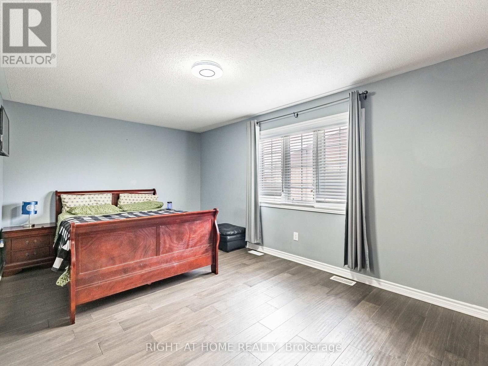 












1302 RUDDY CRESCENT

,
Milton (BE Beaty),




Ontario
L9T8M3

