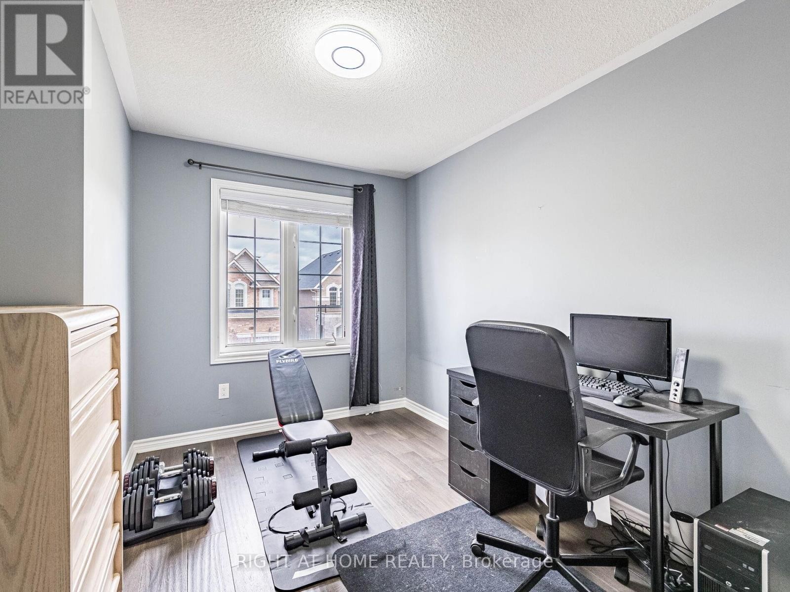 












1302 RUDDY CRESCENT

,
Milton (BE Beaty),




Ontario
L9T8M3

