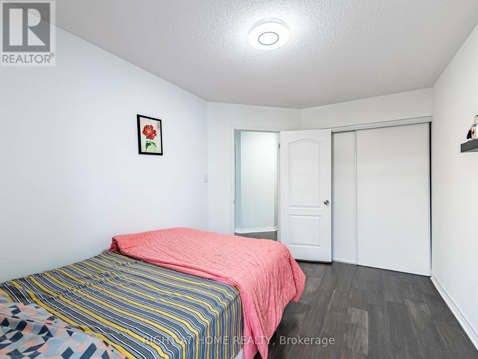 












1302 RUDDY CRESCENT

,
Milton (BE Beaty),




Ontario
L9T8M3

